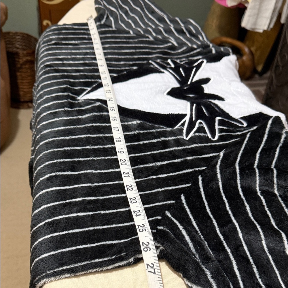Disney Black Nightmare Before Christmas Youth Large (12/14) Hooded Snuggie, Robe - Picture 9 of 11